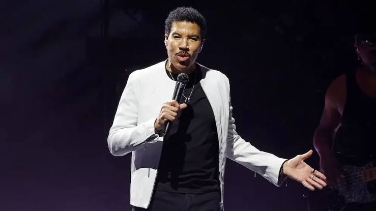 Gangguan Jantung Paksa Pembatalan Konser Lionel Richie post thumbnail image